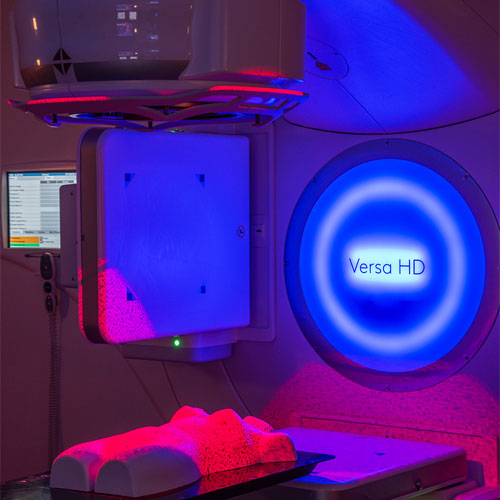 Image of the Versa HD LINAC machine for low-dose radiation therapy for osteoarthritis